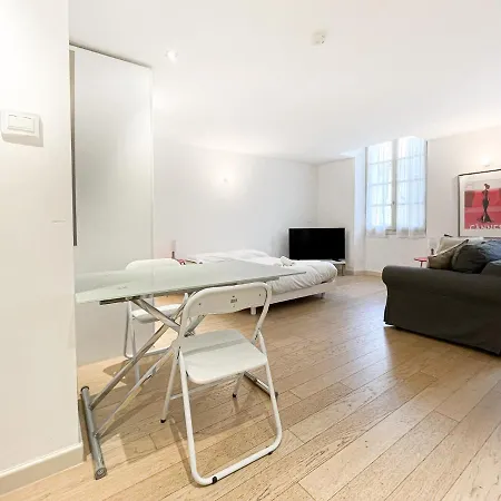 Seventh Apartament *